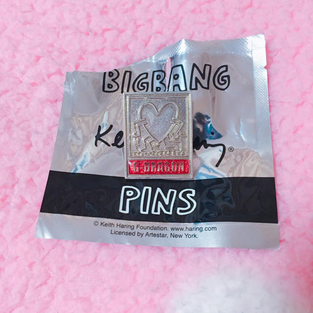 BIGBANG(ビッグバン)のBIGBANG✖️Keith Haring ツアーグッズ ピンズ GDRAGON エンタメ/ホビーのCD(K-POP/アジア)の商品写真