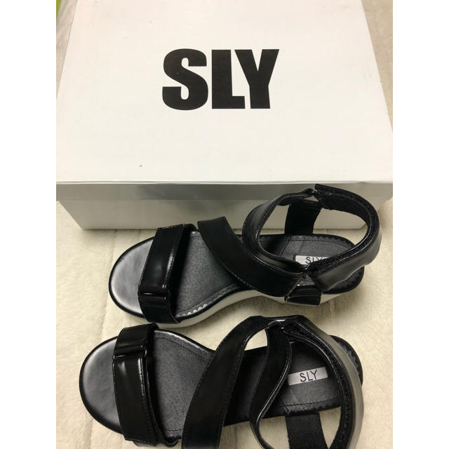 SLY(スライ)の新品未使用SLYチャンクヒールサンダル レディースの靴/シューズ(サンダル)の商品写真