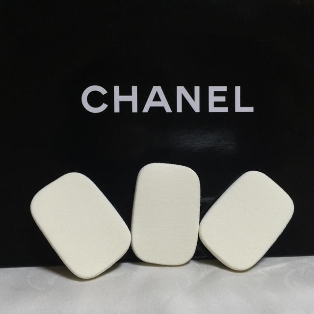 CHANEL(シャネル)のシャネルCHANEL◆ファンデーションパフ◆新品未使用 コスメ/美容のベースメイク/化粧品(ファンデーション)の商品写真