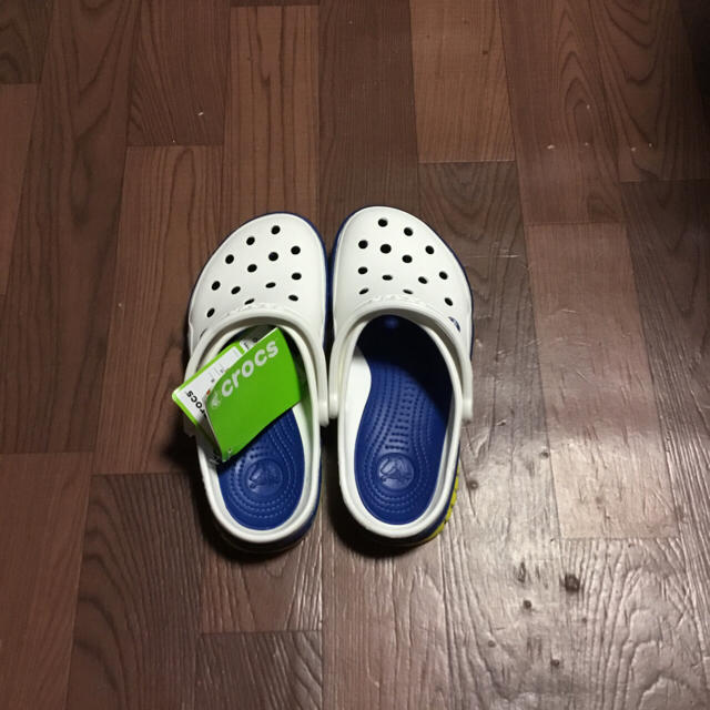 crocs(クロックス)のクロックス 28cm ホワイト ブルー イエロー フロント コート クロッグ メンズの靴/シューズ(サンダル)の商品写真