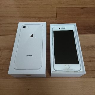 アイフォーン(iPhone)のPinkおむすび様専用 iPhone8 64GB シルバー docomo(スマートフォン本体)