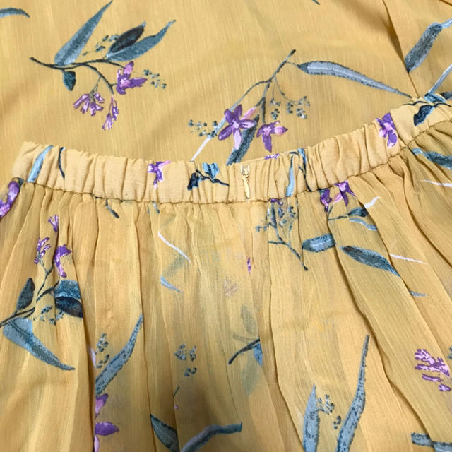 Andemiu(アンデミュウ)の新品 Andemiu 花柄 タックギャザー フレアスカート イエロー レディースのスカート(ひざ丈スカート)の商品写真