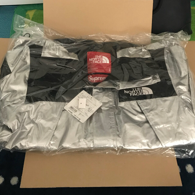 新しく着き Supreme - 専用 Sサイズ supreme×TNF マウンテンパーカー