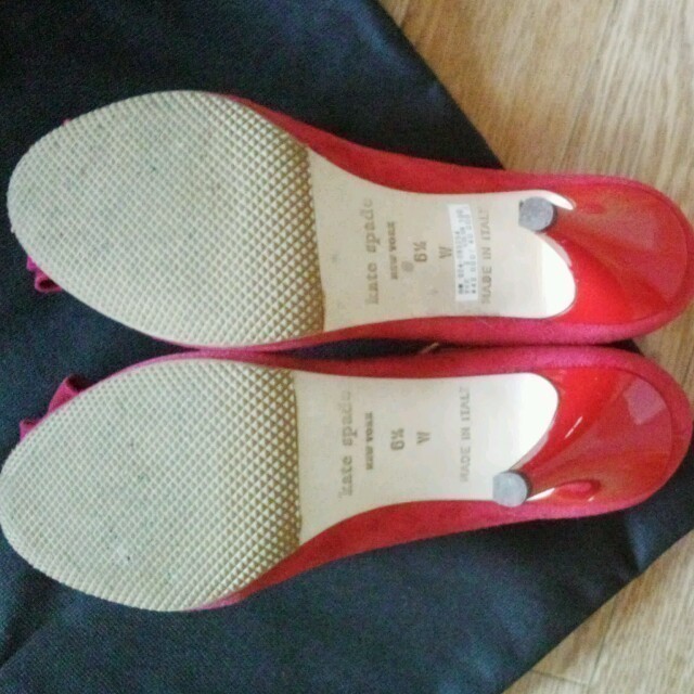 kate spade new york(ケイトスペードニューヨーク)のケイトスペード　パンプス　赤　 レディースの靴/シューズ(ハイヒール/パンプス)の商品写真