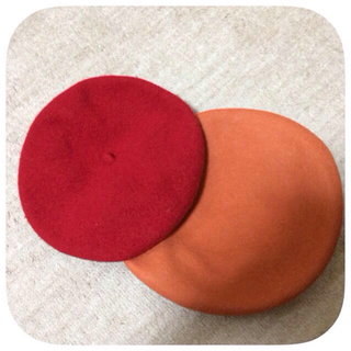 赤とオレンジのベレー帽(ハンチング/ベレー帽)