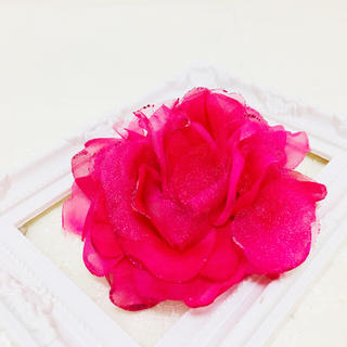 クレアーズ(claire's)のお花 フラワー ピンク ヘア飾り コサージュ 成人式 パーティー♡(ブローチ/コサージュ)