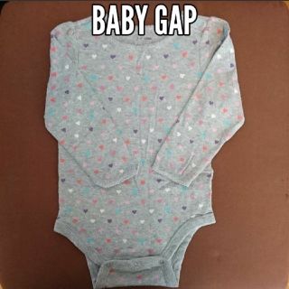 ベビーギャップ(babyGAP)のベビーギャップ ハート柄 長袖 ロンパース 2枚（白&グレー）(その他)