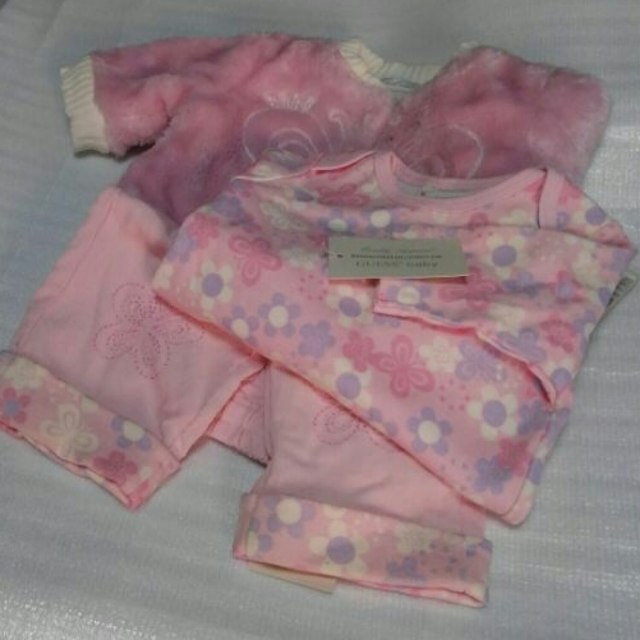 GUESS(ゲス)のGUESS Baby セットアップ0-3M キッズ/ベビー/マタニティのベビー服(~85cm)(その他)の商品写真