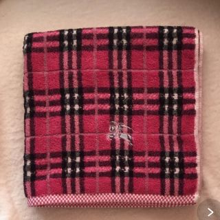 バーバリー(BURBERRY)のBURBERRY ❤️ 新品未使用 ピンクフェイスタオル(タオル/バス用品)