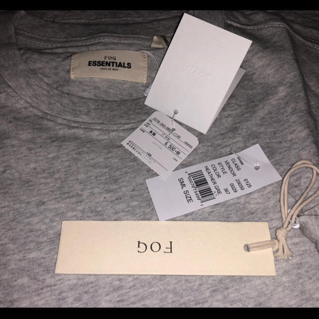 FEAR OF GOD(フィアオブゴッド)の4/7 先行発売 fearofgod FOG essentials メンズのトップス(その他)の商品写真