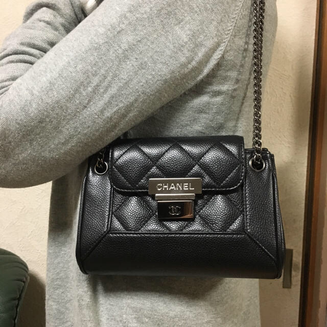 129000円 正規品 キャビアスキン バッグ マトラッセ 【美品 シャネル