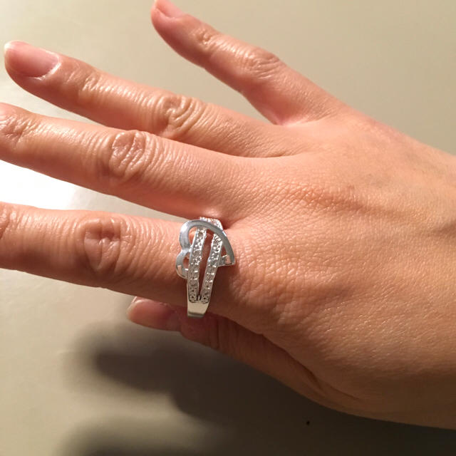 ハート ラインストーン 指輪 リング  大きめ シルバー レディースのアクセサリー(リング(指輪))の商品写真