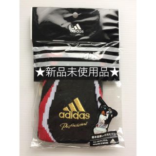 アディダス(adidas)のアディダス リストバンド ブラック 黒 赤ライン ゴールド 金(その他)