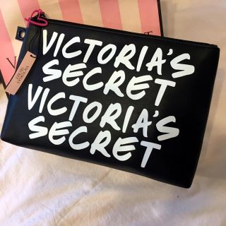 ヴィクトリアズシークレット(Victoria's Secret)のVictoria's Secret 白×黒ポーチ♥︎ 新品未使用(ポーチ)