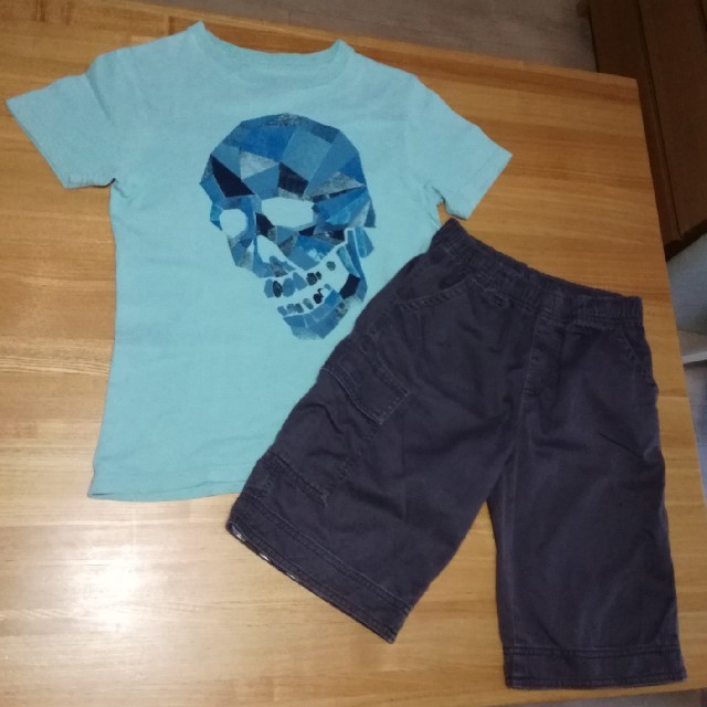 GAP Kids(ギャップキッズ)のスカルTシャツ&カーゴハーフパンツセット　　　GapKids &UNIQLO キッズ/ベビー/マタニティのキッズ服男の子用(90cm~)(Tシャツ/カットソー)の商品写真