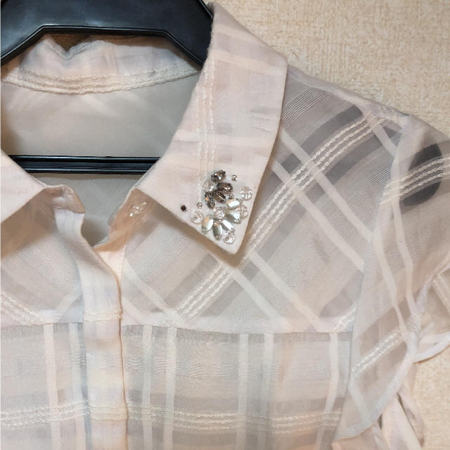 Rirandture(リランドチュール)のリランドチュール♡襟ビジューブラウス レディースのトップス(シャツ/ブラウス(半袖/袖なし))の商品写真