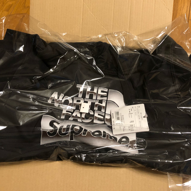 Supreme(シュプリーム)のSupreme X The North Face sweatshirt SS18 メンズのトップス(パーカー)の商品写真