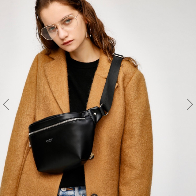 新品 マウジー moussy サコッシュ ウエストポーチ - ボディバッグ ...