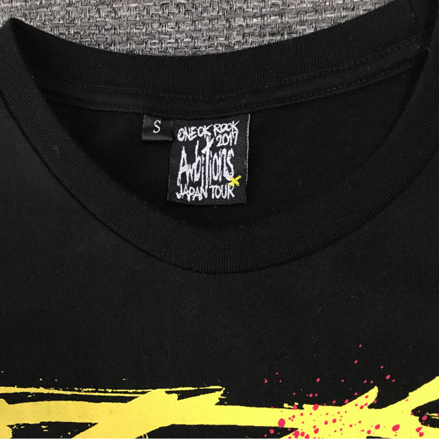 ONE OK ROCK(ワンオクロック)のONE OK ROCK AMBITIONS TOUR Tシャツ エンタメ/ホビーのタレントグッズ(ミュージシャン)の商品写真