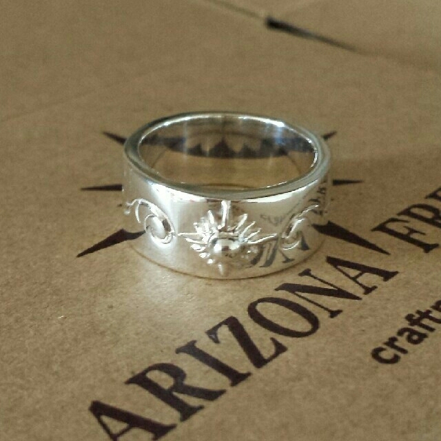 ARIZONA FREEDOM(アリゾナフリーダム)のリング 太陽神付シングル唐草 メンズのアクセサリー(リング(指輪))の商品写真