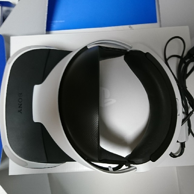 PlayStation VR(プレイステーションヴィーアール)のPlayStation VR Camera同梱版 CUHJ-16001 PSVR エンタメ/ホビーのゲームソフト/ゲーム機本体(家庭用ゲーム機本体)の商品写真