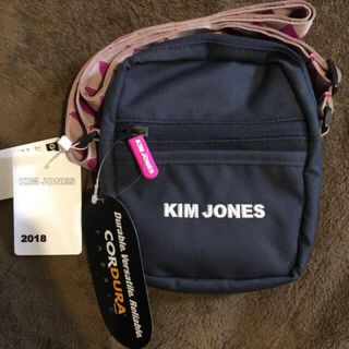 キムジョーンズ(KIM JONES)の再投稿 kim jones×gu のコラボレーションアイテム(ショルダーバッグ)