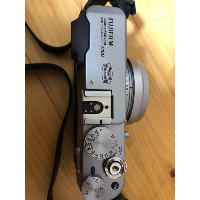 富士フイルム(フジフイルム)のFUJIFILM  X100  シルバー   スマホ/家電/カメラのカメラ(コンパクトデジタルカメラ)の商品写真