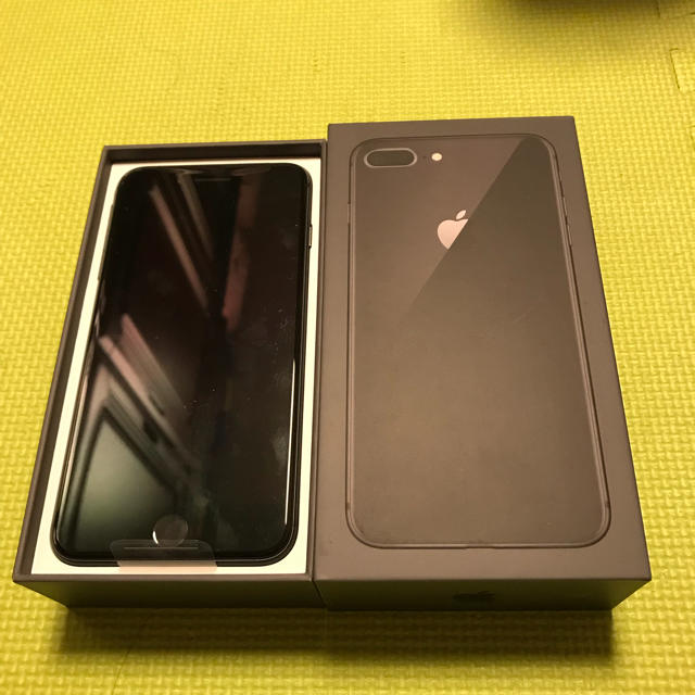 Apple - 未使用品！iPhone8 plus 64gb au SIMロック解除