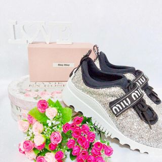 ミュウミュウ(miumiu)の値引き丸♡様先日【新品】miumiu グリッタースニーカー(スニーカー)