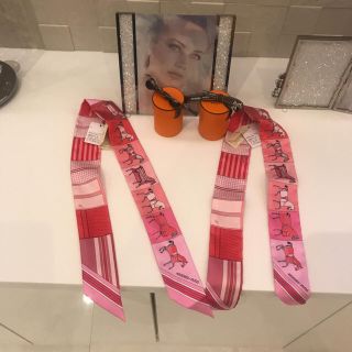 Hermes - ❤️キラキラ様専用❤️HERMESの馬柄ツイリーピンク