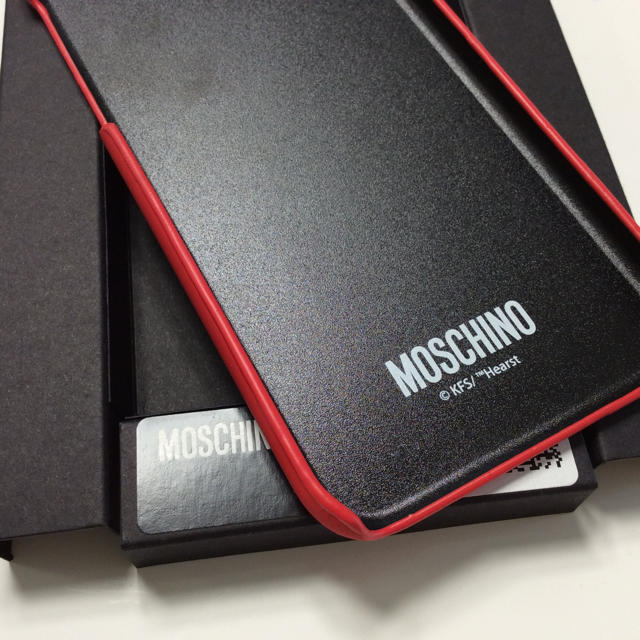 MOSCHINO(モスキーノ)のモスキーノ 新作 iPhone ケース バニー オリーブ 新品 スマホ/家電/カメラのスマホアクセサリー(iPhoneケース)の商品写真