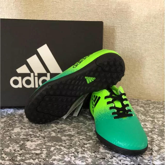 adidas(アディダス)の新品☆adidasスパイク スポーツ/アウトドアのサッカー/フットサル(シューズ)の商品写真