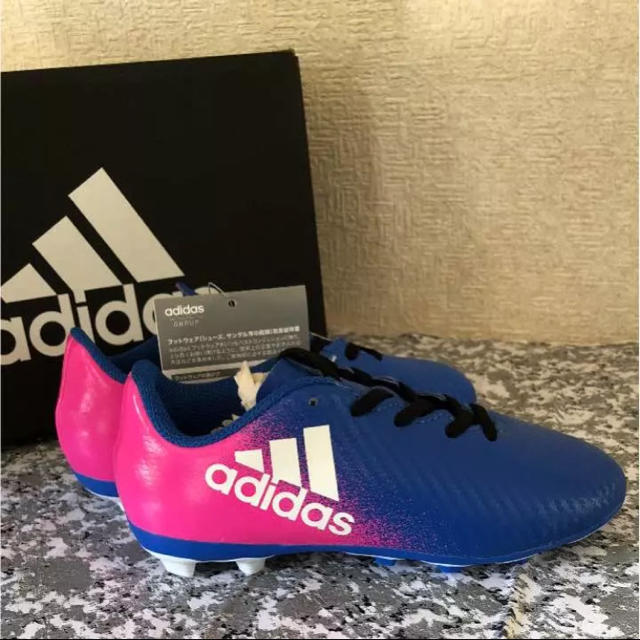 adidas(アディダス)の新品☆adidasスパイク スポーツ/アウトドアのサッカー/フットサル(シューズ)の商品写真