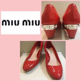 ミュウミュウ(miumiu)のミュウミュウ♡レッドエナメル ビジューヒール パンプス♡(ハイヒール/パンプス)