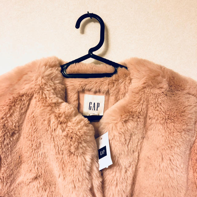 GAP(ギャップ)のGAP ファー  新品未使用 レディースのジャケット/アウター(毛皮/ファーコート)の商品写真