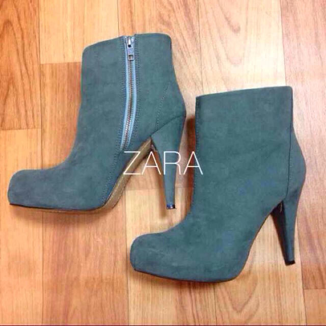 ZARA(ザラ)のザラ ZIPUPブーツ新品未使用グレー レディースの靴/シューズ(ハイヒール/パンプス)の商品写真
