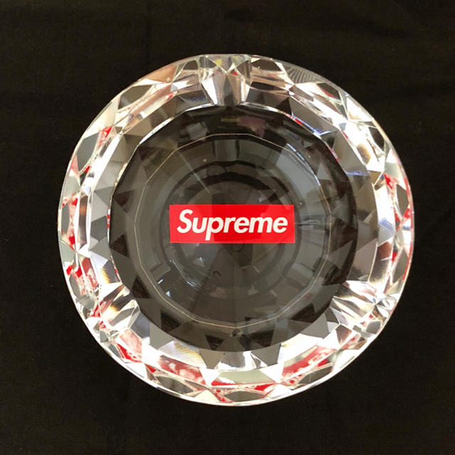 Supreme(シュプリーム)のSupreme Diamond Cut Crystal Ashtray インテリア/住まい/日用品のインテリア小物(灰皿)の商品写真