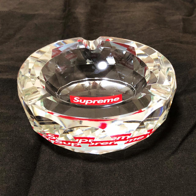 Supreme(シュプリーム)のSupreme Diamond Cut Crystal Ashtray インテリア/住まい/日用品のインテリア小物(灰皿)の商品写真