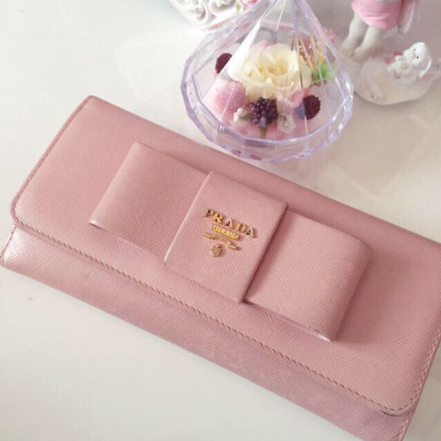 PRADA(プラダ)のプラダ♡リボン財布 レディースのファッション小物(財布)の商品写真