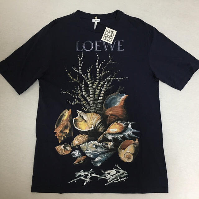 LOEWE(ロエベ)のLoewe ロエベ Tシャツ Ｍサイズ タグ付き ネイビー still life メンズのトップス(Tシャツ/カットソー(半袖/袖なし))の商品写真