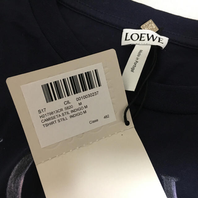 LOEWE(ロエベ)のLoewe ロエベ Tシャツ Ｍサイズ タグ付き ネイビー still life メンズのトップス(Tシャツ/カットソー(半袖/袖なし))の商品写真