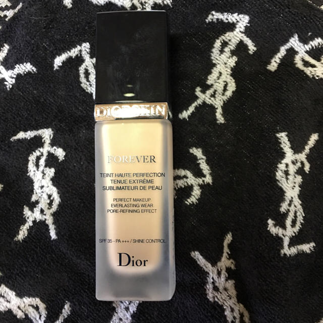 Christian Dior(クリスチャンディオール)のディオールスキン フォーエヴァー フルイド 011  コスメ/美容のベースメイク/化粧品(ファンデーション)の商品写真