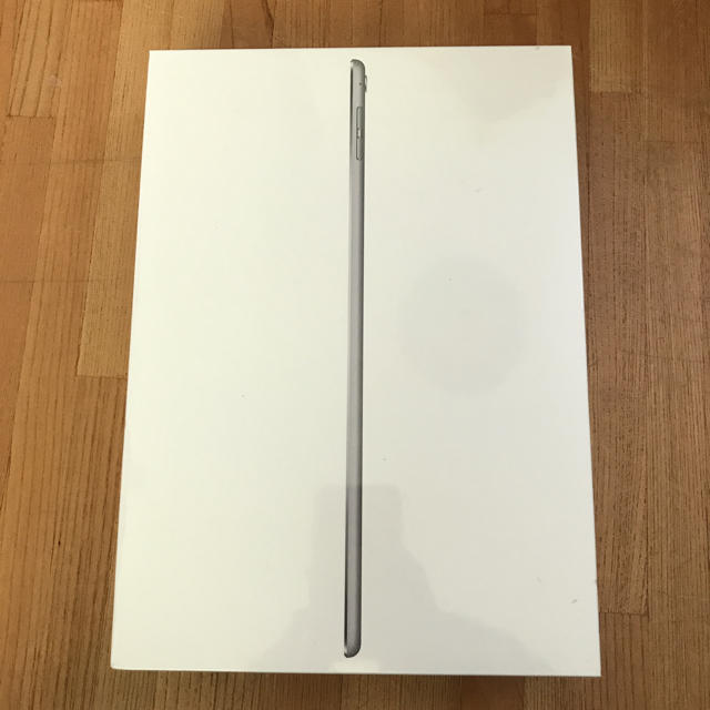 iPad(アイパッド)の【新品未開封】ipad pro9.7 32GB Wifi スペースグレー スマホ/家電/カメラのPC/タブレット(タブレット)の商品写真