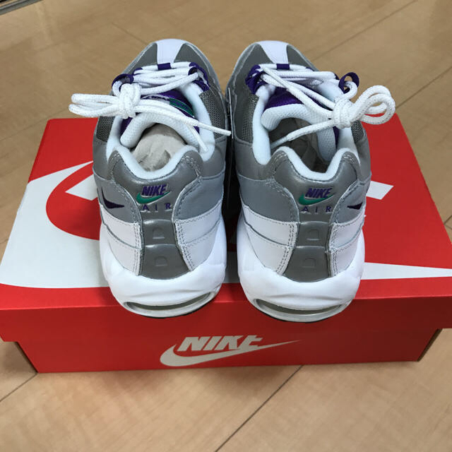 NIKE(ナイキ)の26cm NIKE ナイキ エアマックス95 OG GRAPE  メンズの靴/シューズ(スニーカー)の商品写真