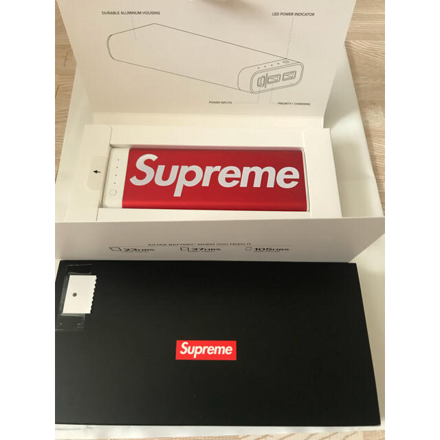 Supreme(シュプリーム)の《supreme》mophie®️encore 20k  18ss新品未使用 スマホ/家電/カメラのスマートフォン/携帯電話(バッテリー/充電器)の商品写真