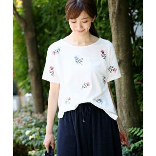 レプシィム(LEPSIM)のLEPSIMレプシム☆フラワーシシュウTシャツSS✳︎新品タグ付き(Tシャツ(半袖/袖なし))