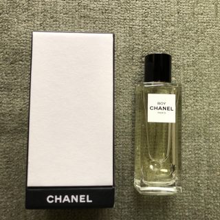 シャネル(CHANEL)の【ペーパー製カメリア付き】CHANEL BOY 香水(香水(女性用))