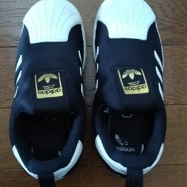 adidas(アディダス)のadidas スリッポン 19㎝ キッズ/ベビー/マタニティのキッズ靴/シューズ(15cm~)(スリッポン)の商品写真