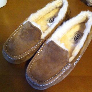 アグ(UGG)のUGG アンスレー 美品(ローファー/革靴)