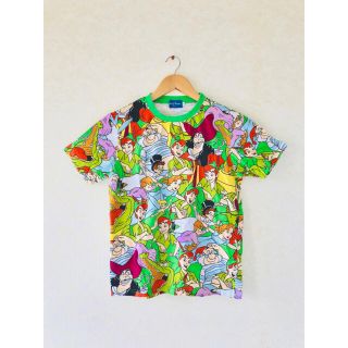 ディズニー(Disney)の【ディズニー】ピーターパン 総柄Tシャツ 【美品】(Tシャツ(半袖/袖なし))